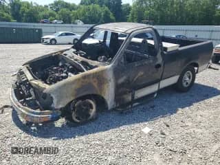 2003 Ford F-150 XL с VIN 2FTRF17W53CA11627, выставлен на аукционе Copart как лот 53781405 с пробегом Не указан миль и Списание • Salvage title. История ставок и продаж доступна на DreamBid. Изображение 1.