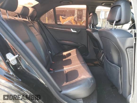 2012 Mercedes-Benz C 250 Sport с VIN WDDGF4HB5CR222078, выставлен на аукционе Copart как лот 82724735 с пробегом 119 237 миль миль и Чистый • Clean title. История ставок и продаж доступна на DreamBid. Изображение 10.