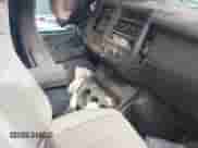 2019 Chevrolet Express Cargo z VIN 1GCWGAFP0K1351293, wystawiony jako IAAI lot #42499545 z przebiegiem Nie podano mil oraz . Historia ofert i sprzedaży dostępna na DreamBid. Obrazek 5.