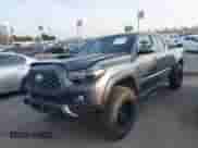 2021 Toyota Tacoma SR5 z VIN 3TMDZ5BN2MM108586, wystawiony jako IAAI lot #41604953 z przebiegiem 65 422 mil mil oraz . Historia ofert i sprzedaży dostępna na DreamBid. Obrazek 17.