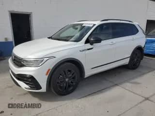 2022 Volkswagen Tiguan SE R-Line Black z VIN 3VV8B7AX7NM025887, wystawiony jako Copart lot #84247015 z przebiegiem 60 645 mil mil oraz Szkoda całkowita • Salvage title. Historia ofert i sprzedaży dostępna na DreamBid. Obrazek 1.