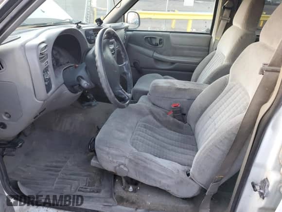 1998 Chevrolet Blazer with VIN 1GNDT13W1WK262046, listed as a Copart auction lot 49063565 with 159,808 mi miles and Salvage title. Bid and sale history available at DreamBid. Image 7.