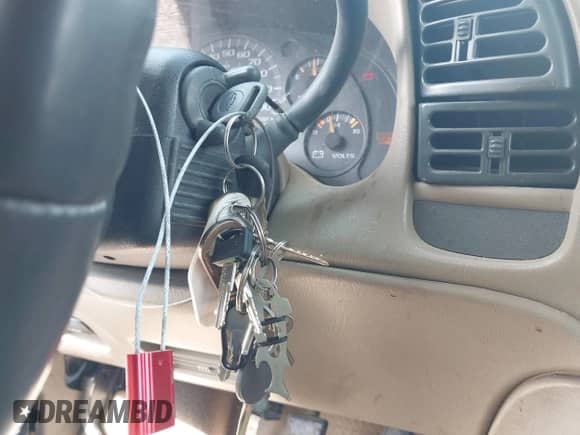 2003 Chevrolet Astro с VIN 1GNDM19X23B115355, выставлен на аукционе IAAI как лот 42511451 с пробегом 243 988 миль миль и . История ставок и продаж доступна на DreamBid. Изображение 11.