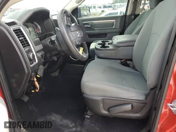 2019 Ram 1500 SLT z VIN 1C6RR6TT9KS584578, wystawiony jako Copart lot #71105885 z przebiegiem Nie podano mil oraz Nie do naprawy • Non repairable. Historia ofert i sprzedaży dostępna na DreamBid. Obrazek 7.