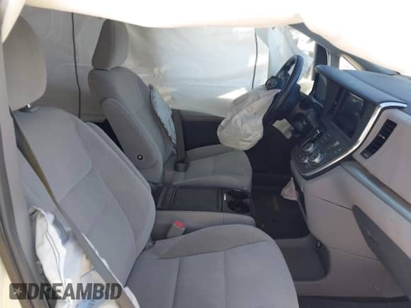 2015 Toyota Sienna LE AAS z VIN 5TDKK3DC3FS672570, wystawiony jako IAAI lot #42824951 z przebiegiem 112 476 mil mil oraz . Historia ofert i sprzedaży dostępna na DreamBid. Obrazek 5.