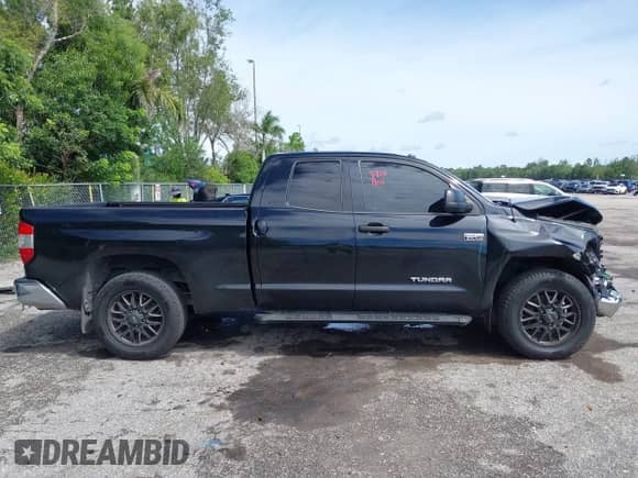 2018 Toyota Tundra SR with VIN 5TFRY5F16JX236223, listed as a IAAI auction lot 43324668 with 60,663 mi miles and . Bid and sale history available at DreamBid. Image 14.