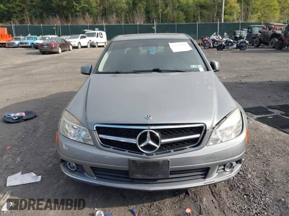 2011 Mercedes-Benz C 300 Sport z VIN WDDGF8BB8BR142823, wystawiony jako IAAI lot #43254470 z przebiegiem 88 458 mil mil oraz . Historia ofert i sprzedaży dostępna na DreamBid. Obrazek 12.