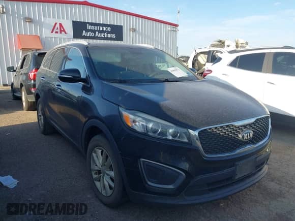 2016 Kia Sorento LX z VIN 5XYPG4A33GG165264, wystawiony jako IAAI lot #43001071 z przebiegiem 132 298 mil mil oraz . Historia ofert i sprzedaży dostępna na DreamBid. Obrazek 1.