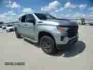 2024 Chevrolet Silverado 1500 Custom Trail Boss z VIN 3GCUDCE88RG346358, wystawiony jako Copart lot #62258825 z przebiegiem Nie podano mil oraz Szkoda całkowita • Salvage title. Historia ofert i sprzedaży dostępna na DreamBid. Obrazek 14.