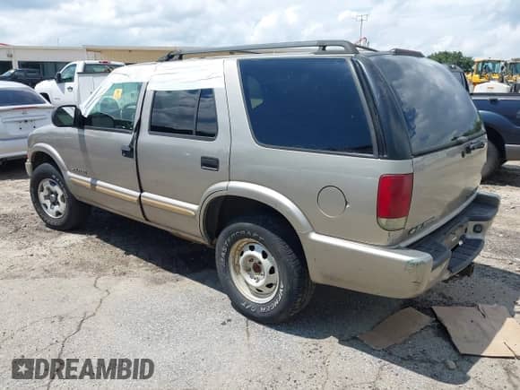 2002 Chevrolet Blazer LS z VIN 1GNDT13W92K219018, wystawiony jako IAAI lot #42967417 z przebiegiem 162 926 mil mil oraz . Historia ofert i sprzedaży dostępna na DreamBid. Obrazek 3.