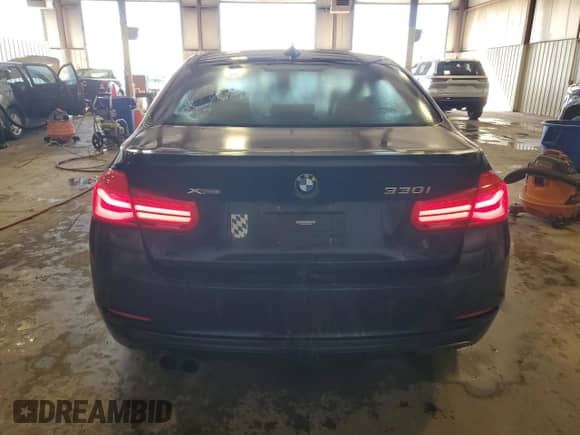 2017 BMW 3 Series 330i xDrive with VIN WBA8D9C39HA011468, listed as a Copart auction lot 86142215 with 40,042 mi miles and Salvage title. Bid and sale history available at DreamBid. Image 6.