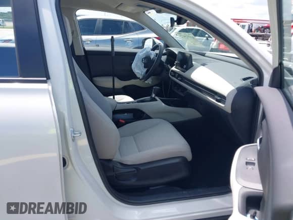 2025 Honda HR-V LX with VIN 3CZRZ1H30SM734164, listed as a IAAI auction lot 43072972 with 3,663 mi miles and . Bid and sale history available at DreamBid. Image 5.