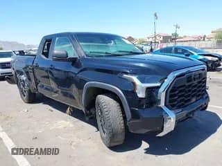 2023 Toyota Tundra SR5 с VIN 5TFLA5DA8PX100567, выставлен на аукционе IAAI как лот 42595561 с пробегом Не указан миль и . История ставок и продаж доступна на DreamBid. Изображение 1.