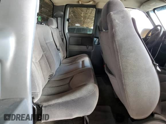 2006 GMC Sierra 1500 SLE1 z VIN 2GTEK19B661263116, wystawiony jako Copart lot #70744435 z przebiegiem 146 843 mil mil oraz Szkoda całkowita • Salvage title. Historia ofert i sprzedaży dostępna na DreamBid. Obrazek 10.