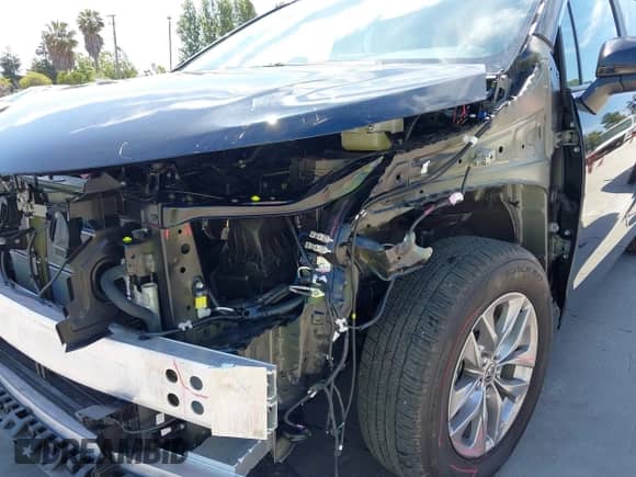 2025 Toyota Sienna LE с VIN 5TDKRKEC6SS233202, выставлен на аукционе IAAI как лот 42486796 с пробегом 5 143 миль миль и . История ставок и продаж доступна на DreamBid. Изображение 6.