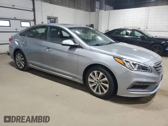 2017 Hyundai Sonata Sport z VIN 5NPE34AF4HH588331, wystawiony jako Copart lot #70566855 z przebiegiem Nie podano mil oraz Szkoda całkowita • Salvage title. Historia ofert i sprzedaży dostępna na DreamBid. Obrazek 4.