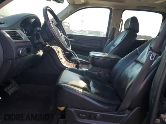 2008 Cadillac Escalade ESV с VIN 1GYFK66818R198559, выставлен на аукционе Copart как лот 84005015 с пробегом 240 223 миль миль и Списание • Salvage title. История ставок и продаж доступна на DreamBid. Изображение 7.