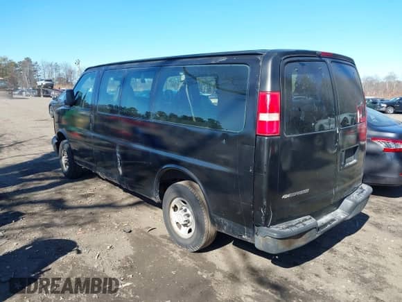 2005 CHEVROLET EXPRESS   with VIN 1GAGG25U651239189, listed as a IAAI auction lot 41640971 with 290,047 mi miles and . Bid and sale history available at DreamBid. Image 3.