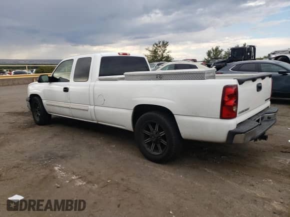 2003 Chevrolet Silverado 1500 LS z VIN 1GCEC19T73E215270, wystawiony jako Copart lot #71969234 z przebiegiem 216 309 mil mil oraz Szkoda całkowita • Salvage title. Historia ofert i sprzedaży dostępna na DreamBid. Obrazek 2.
