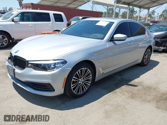 2019 BMW 5 Series 530e с VIN WBAJA9C56KB392693, выставлен на аукционе IAAI как лот 42757442 с пробегом 35 679 миль миль и . История ставок и продаж доступна на DreamBid. Изображение 2.