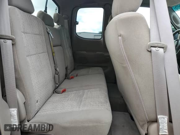 2006 Toyota Tundra SR5 z VIN 5TBRU34106S484685, wystawiony jako Copart lot #81352605 z przebiegiem 141 328 mil mil oraz Szkoda całkowita • Salvage title. Historia ofert i sprzedaży dostępna na DreamBid. Obrazek 10.