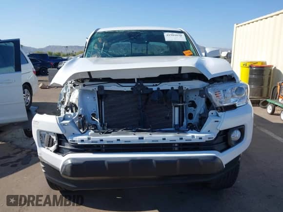 2021 Toyota Tacoma SR5 z VIN 3TMDZ5BN4MM111750, wystawiony jako IAAI lot #41981638 z przebiegiem 26 030 mil mil oraz . Historia ofert i sprzedaży dostępna na DreamBid. Obrazek 13.