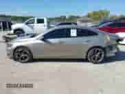 2022 Chevrolet Malibu LT z VIN 1G1ZD5ST7NF167565, wystawiony jako IAAI lot #43365428 z przebiegiem 52 285 mil mil oraz . Historia ofert i sprzedaży dostępna na DreamBid. Obrazek 14.