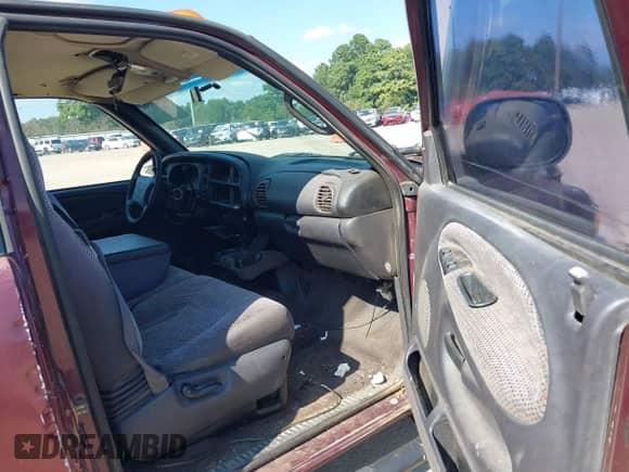 2001 Dodge 1500 z VIN 3B7HC13Z41G246248, wystawiony jako IAAI lot #43163340 z przebiegiem 222 003 mil mil oraz . Historia ofert i sprzedaży dostępna na DreamBid. Obrazek 5.