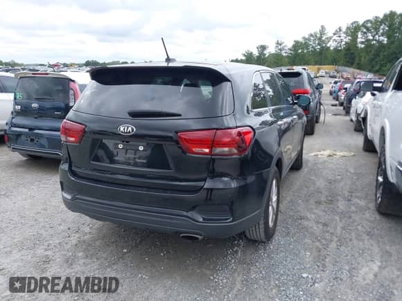 2019 Kia Sorento L z VIN 5XYPG4A33KG581727, wystawiony jako IAAI lot #43059476 z przebiegiem 72 245 mil mil oraz . Historia ofert i sprzedaży dostępna na DreamBid. Obrazek 4.