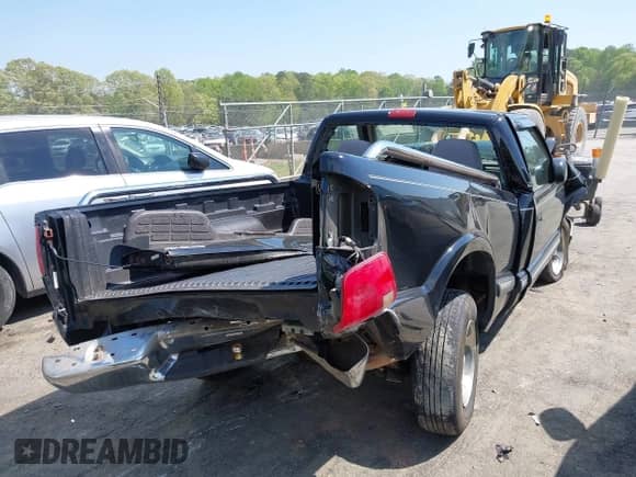 2003 Chevrolet S-10 LS с VIN 1GCCS14X238136737, выставлен на аукционе IAAI как лот 42029596 с пробегом 97 551 миль миль и . История ставок и продаж доступна на DreamBid. Изображение 4.