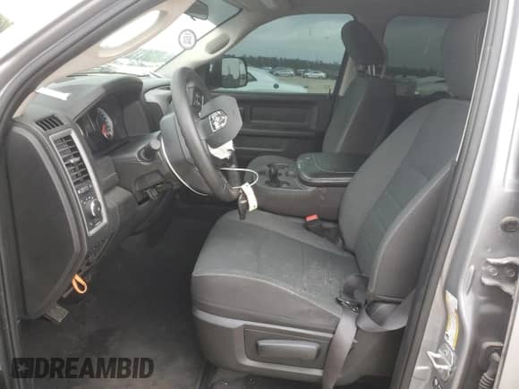 2023 Ram 1500 Tradesman z VIN 1C6RR7FT5PS537475, wystawiony jako Copart lot #55793415 z przebiegiem 46 382 mil mil oraz Szkoda całkowita • Salvage title. Historia ofert i sprzedaży dostępna na DreamBid. Obrazek 7.