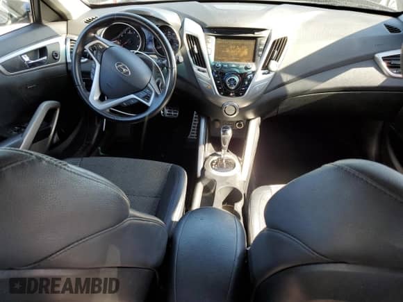 2015 Hyundai Veloster z VIN KMHTC6AD7FU239132, wystawiony jako Copart lot #70582085 z przebiegiem 92 854 mil mil oraz Czysty tytuł • Clean title. Historia ofert i sprzedaży dostępna na DreamBid. Obrazek 8.