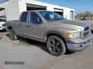 2004 Dodge 1500 SLT z VIN 1D7HA18N94S605477, wystawiony jako Copart lot #71927405 z przebiegiem 176 896 mil mil oraz Szkoda całkowita • Salvage title. Historia ofert i sprzedaży dostępna na DreamBid. Obrazek 4.