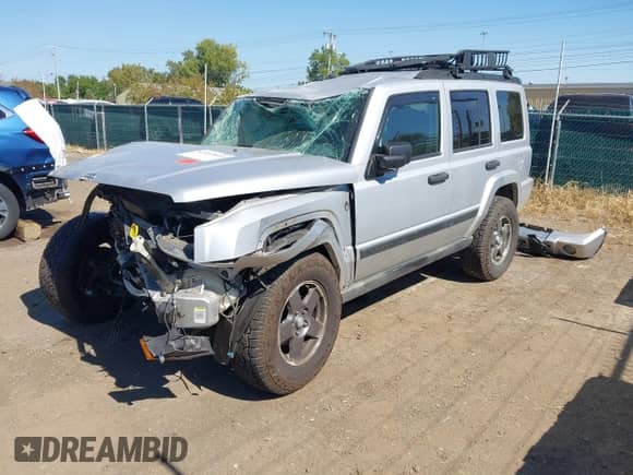 2006 Jeep Commander z VIN 1J8HG48N76C131206, wystawiony jako IAAI lot #43163922 z przebiegiem 178 593 mil mil oraz . Historia ofert i sprzedaży dostępna na DreamBid. Obrazek 2.