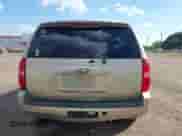 2010 Chevrolet Tahoe Commercial z VIN 1GNUKAE08AR131627, wystawiony jako IAAI lot #43293372 z przebiegiem 332 638 mil mil oraz . Historia ofert i sprzedaży dostępna na DreamBid. Obrazek 16.