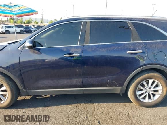 2018 Kia Sorento LX with VIN 5XYPG4A59JG360942, listed as a IAAI auction lot 42756106 with 147,975 mi miles and . Bid and sale history available at DreamBid. Image 15.