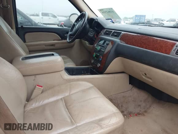 2008 Chevrolet Suburban 3LT with VIN 3GNFC16048G203258, listed as a IAAI auction lot 41862914 with 298,106 mi miles and . Bid and sale history available at DreamBid. Image 5.