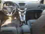 2015 Chevrolet Cruze LT z VIN 1G1PE5SB5F7122244, wystawiony jako Copart lot #69150235 z przebiegiem 105 470 mil mil oraz Szkoda całkowita • Salvage title. Historia ofert i sprzedaży dostępna na DreamBid. Obrazek 8.