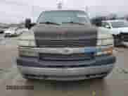 2002 Chevrolet Silverado 2500HD LS z VIN 1GCHK23G22F118262, wystawiony jako Copart lot #85195324 z przebiegiem 245 570 mil mil oraz Szkoda całkowita • Salvage title. Historia ofert i sprzedaży dostępna na DreamBid. Obrazek 5.