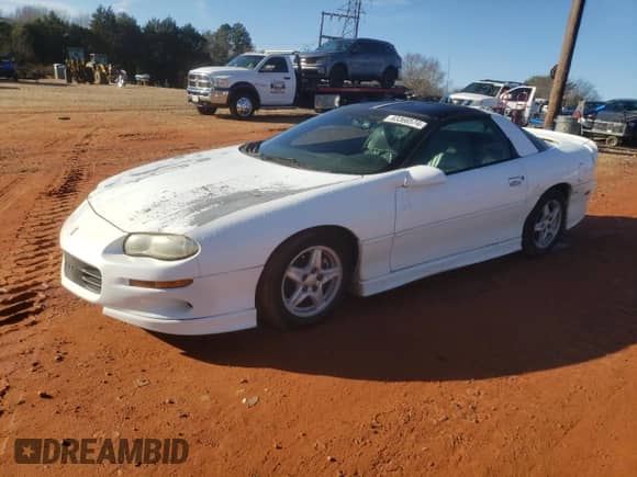 1998 Chevrolet Camaro z VIN 2G1FP22K6W2113323, wystawiony jako Copart lot #83366574 z przebiegiem 218 695 mil mil oraz Szkoda całkowita • Salvage title. Historia ofert i sprzedaży dostępna na DreamBid. Obrazek 1.