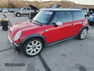 2004 MINI Hardtop S с VIN WMWRE33484TD81545, выставлен на аукционе Copart как лот 90418215 с пробегом 137 149 миль миль и Чистый • Clean title. История ставок и продаж доступна на DreamBid. Изображение 1.