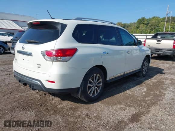 2015 Nissan Pathfinder Platinum z VIN 5N1AR2MM4FC700691, wystawiony jako IAAI lot #43154967 z przebiegiem 167 256 mil mil oraz . Historia ofert i sprzedaży dostępna na DreamBid. Obrazek 4.