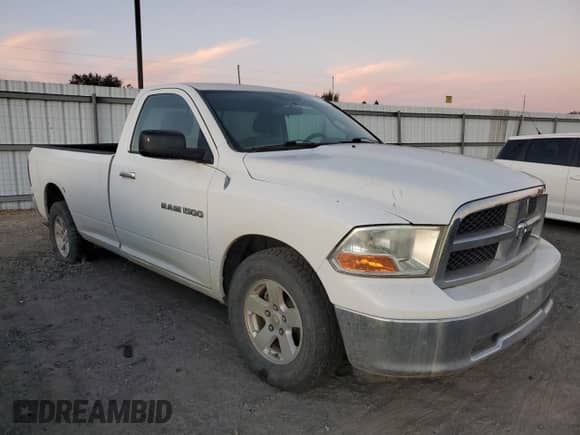 2011 Ram 1500 ST z VIN 3D7JB1EP6BG518516, wystawiony jako Copart lot #79081864 z przebiegiem 114 392 mil mil oraz Czysty tytuł • Clean title. Historia ofert i sprzedaży dostępna na DreamBid. Obrazek 4.