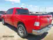 2022 Ram 1500 Big Horn z VIN 1C6RREBT0NN272910, wystawiony jako IAAI lot #43031508 z przebiegiem 87 802 mil mil oraz . Historia ofert i sprzedaży dostępna na DreamBid. Obrazek 3.