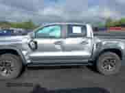 2024 Chevrolet Colorado 4WD ZR2 с VIN 1GCPTFEK4R1287384, выставлен на аукционе IAAI как лот 42201247 с пробегом 13 053 миль миль и . История ставок и продаж доступна на DreamBid. Изображение 6.