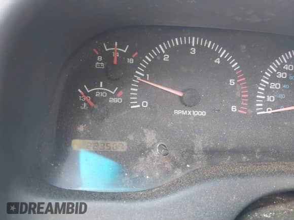 1998 Dodge Dakota SLT z VIN 1B7FL26X9WS660035, wystawiony jako IAAI lot #42450670 z przebiegiem 223 567 mil mil oraz . Historia ofert i sprzedaży dostępna na DreamBid. Obrazek 7.