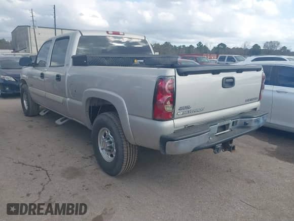 2004 Chevrolet Silverado 2500 LS z VIN 1GCGC23U54F144100, wystawiony jako IAAI lot #41462695 z przebiegiem Nie podano mil oraz . Historia ofert i sprzedaży dostępna na DreamBid. Obrazek 3.