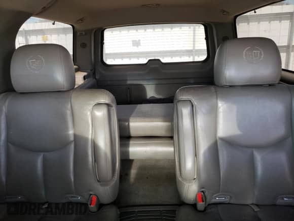 2004 Cadillac Escalade ESV z VIN 3GYFK66N74G330398, wystawiony jako Copart lot #69324385 z przebiegiem 139 475 mil mil oraz Czysty tytuł • Clean title. Historia ofert i sprzedaży dostępna na DreamBid. Obrazek 10.