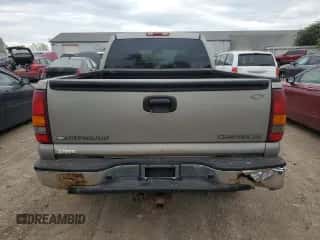 2002 Chevrolet Silverado 1500HD LT z VIN 1GCGK13U02F226620, wystawiony jako Copart lot #73842024 z przebiegiem Nie podano mil oraz Czysty tytuł • Clean title. Historia ofert i sprzedaży dostępna na DreamBid. Obrazek 6.