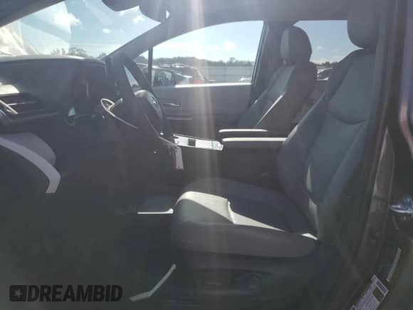 2025 Toyota Sienna XLE with VIN 5TDJSKFCXSS201688, listed as a Copart auction lot 71071035 with 371 mi miles and Salvage title. Bid and sale history available at DreamBid. Image 7.